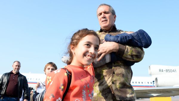 Во время встречи российских детей, возвращенных из Сирии, в аэропорту Грозного. 21 октября 2017
