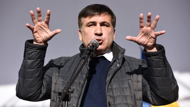 Бывший президент Грузии, экс-губернатор Одесской области Михаил Саакашвили выступает на вече у здания Верховной рады в Киеве.Архивное фото