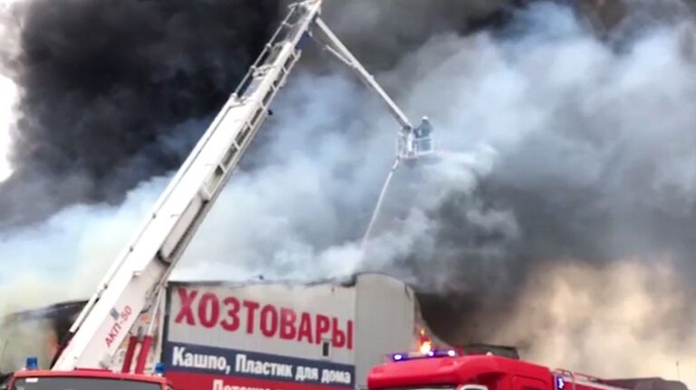Пожар на рынке в Ростове-на-Дону. Видео с места ЧП Пожар на рынке в Ростове-на-Дону. Видео с места ЧП