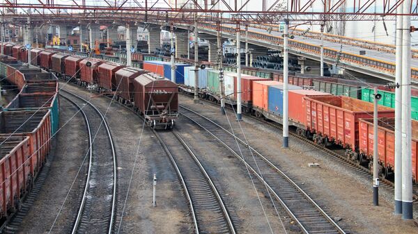 Товарные вагоны на украинской железной дороге