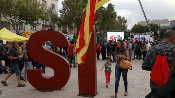 Начало митинга в поддержку референдума о независимости в Каталонии, организованного леворадикальной партий Кандидатура народного единства