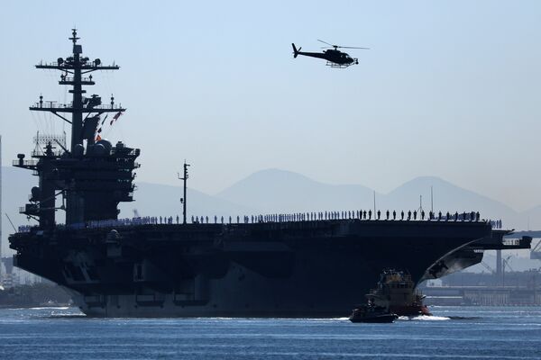 Авианосец ВМС США Теодор Рузвельт в водах Тихого океана Авианосец ВМС США Теодор Рузвельт в водах Тихого океана