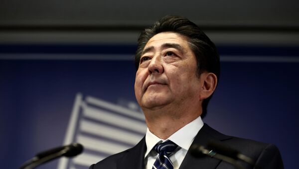 Премьер министр Японии Синдзо Абэ на пресс-конференции в Токио после прошедших в Японии парламентских выборов. 23 октября 2017