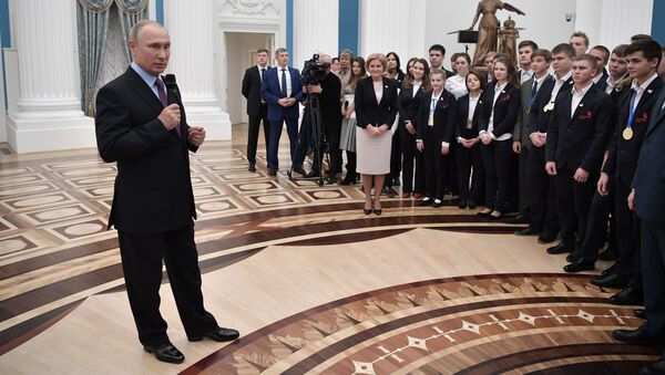 Президент РФ В. Путин провел встречу со сборной России по профмастерству по стандартам Вордскиллс