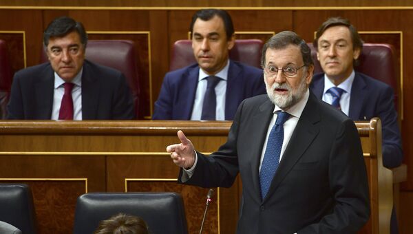 Премьер-министр Испании Мариано Рахой выступает с речью на заседании нижней палаты парламента в Мадриде, Испания. 25 октября 2017