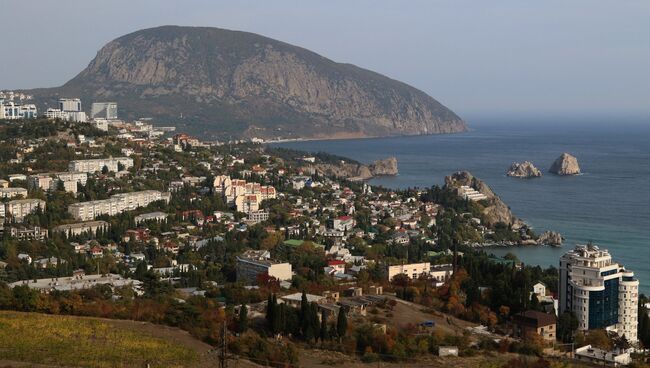 Гурзуф и гора Аю-Даг. Архивное фото