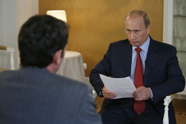 Владимир Путин во время интервью американскому телеканалу CNN