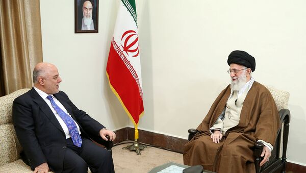 Верховный лидер Ирана аятолла Али Хаменеи и премьер-министр Ирака Хайдер аль-Абади во время встречи в Тегеране. 26 октября 2017