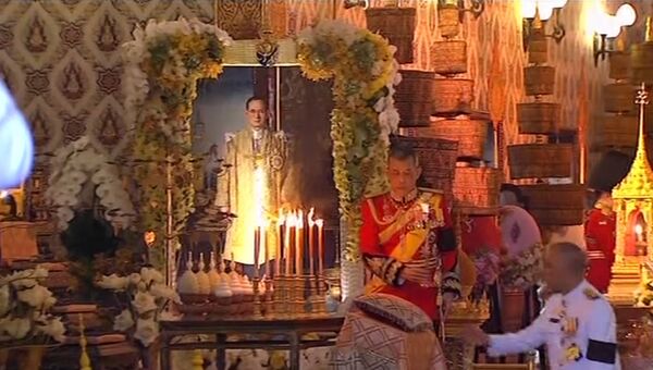 Церемониальная урна, паланкин и шествие: Таиланд прощается с королем