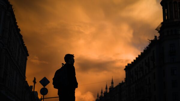 Молодой человек на Тверской улице в Москве