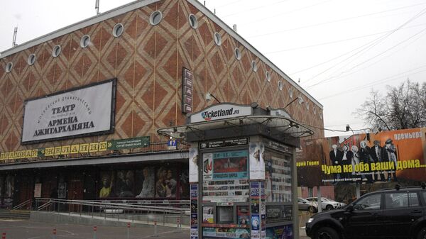 Здание Московского драматического театра под руководством Армена Джигарханяна на Ломоносовском проспекте в Москве. 26 октября 2017