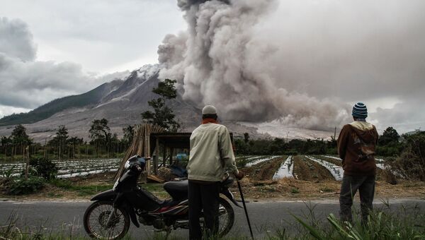 Извержение вулкана в Индонезии. Архивное фото