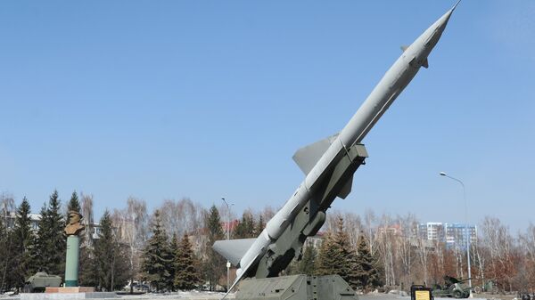 Зенитный ракетный комплекс С-75 в парке победы в Кемерово