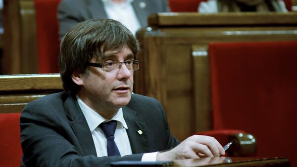 Глава женералитета Каталонии Карлес Пучдемон на заседании парламента Каталонии. Архивное фото
