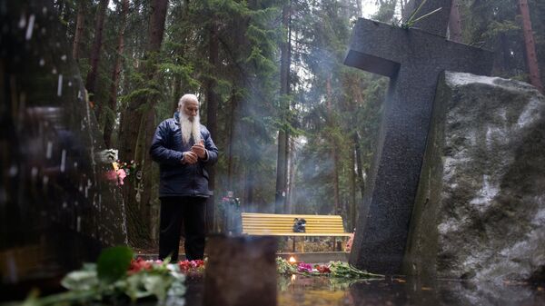 День памяти жертв политических репрессий в Левашовском кладбище в Санкт-Петербурге
