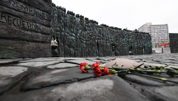 Монумент жертвам политических репрессий Стена скорби в Москве. Архивное фото