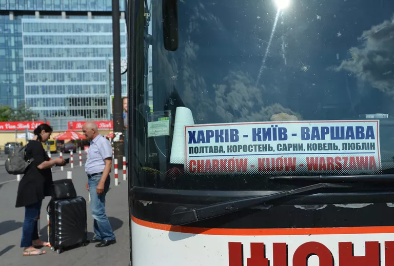 Автобус Харьков - Киев - Варшава на Западном автовокзале польской столицы Автобус Харьков - Киев - Варшава на Западном автовокзале польской столицы