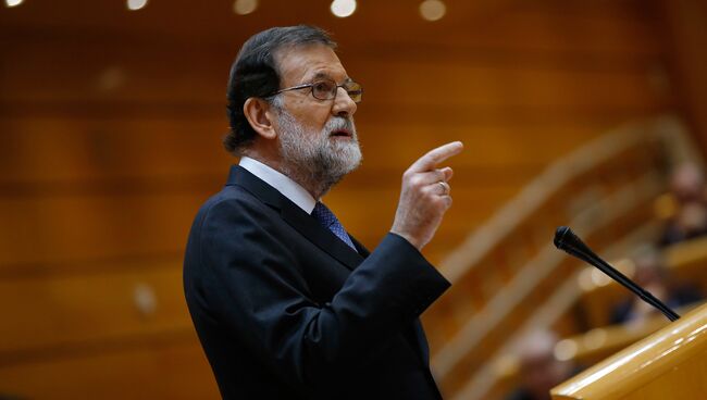 Премьер-министр Испании Мариано Рахой во время выступления в сенате. Архивное фото