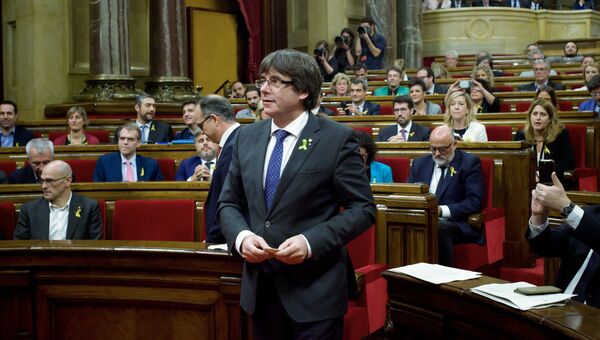 Карлес Пучдемон на заседании парламента Каталонии, на котором депутаты проголосовали за независимость от Испании. 27 октября 2017