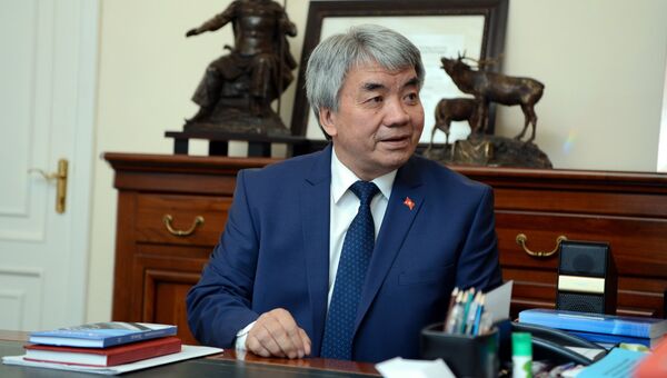 Тугелбай Казаков в должности министра культуры, информации и туризма Киргизии. Архивное фото