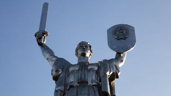 Монумент Родина-мать в Киеве. Архивное фото