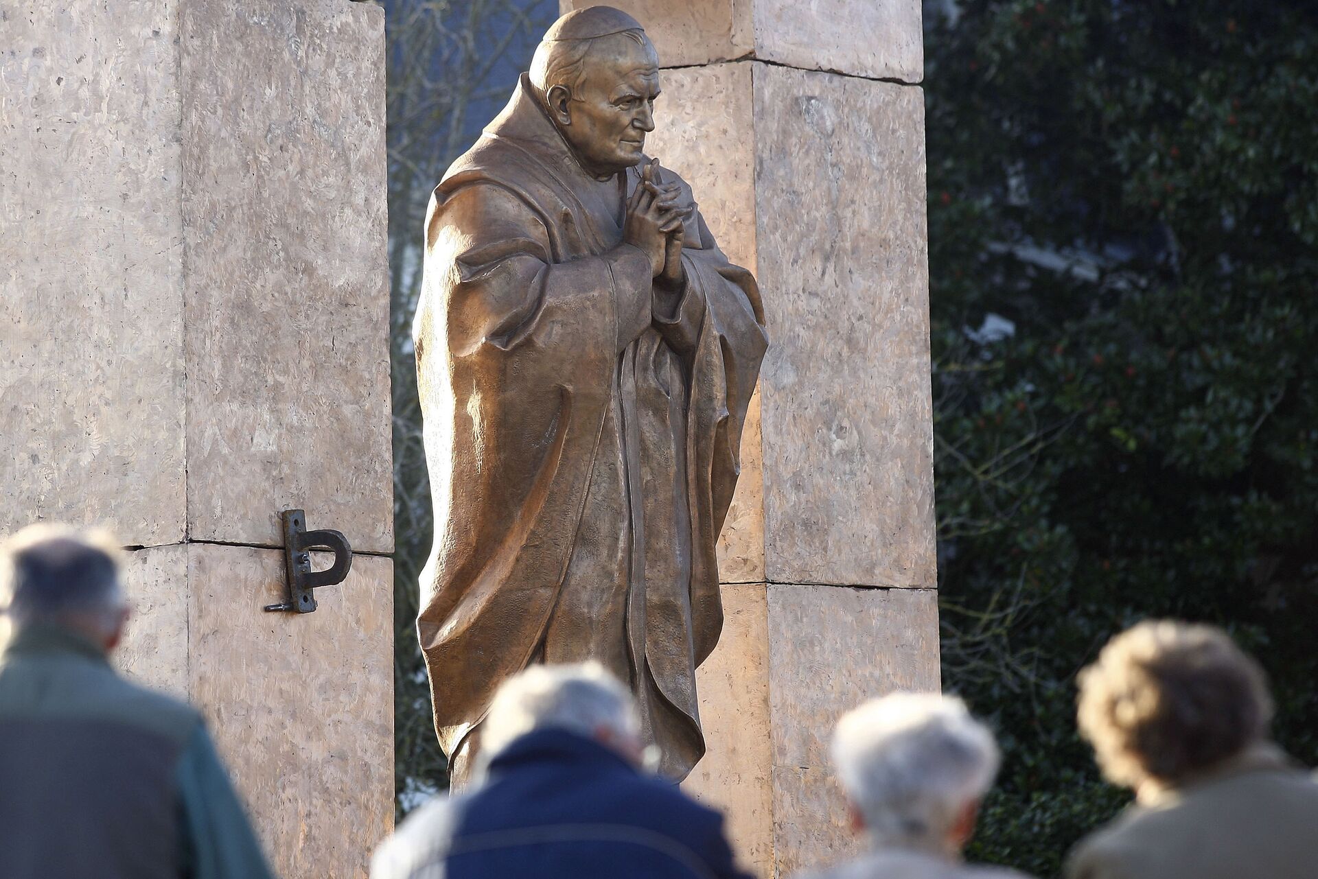 Памятник в честь Папы Римского Иоанна Павла II работы Зураба Церетели - РИА Новости, 1920, 01.04.2021