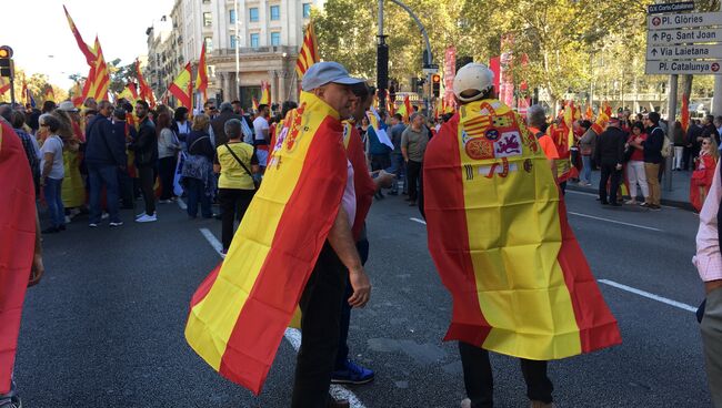 Сбор людей на акцию протеста против независимости Каталонии. 29 октября 2017