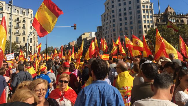 Сбор людей на акцию протеста против независимости Каталонии. 29 октября 2017