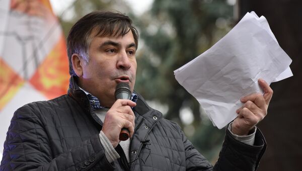 Михаил Саакашвили выступает на вече у здания Верховной рады в Киеве. 29 октября 2017