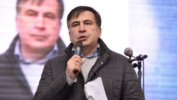 Бывший президент Грузии, экс-губернатор Одесской области Михаил Саакашвили выступает на вече у здания Верховной рады в Киеве. 29 октября 2017
