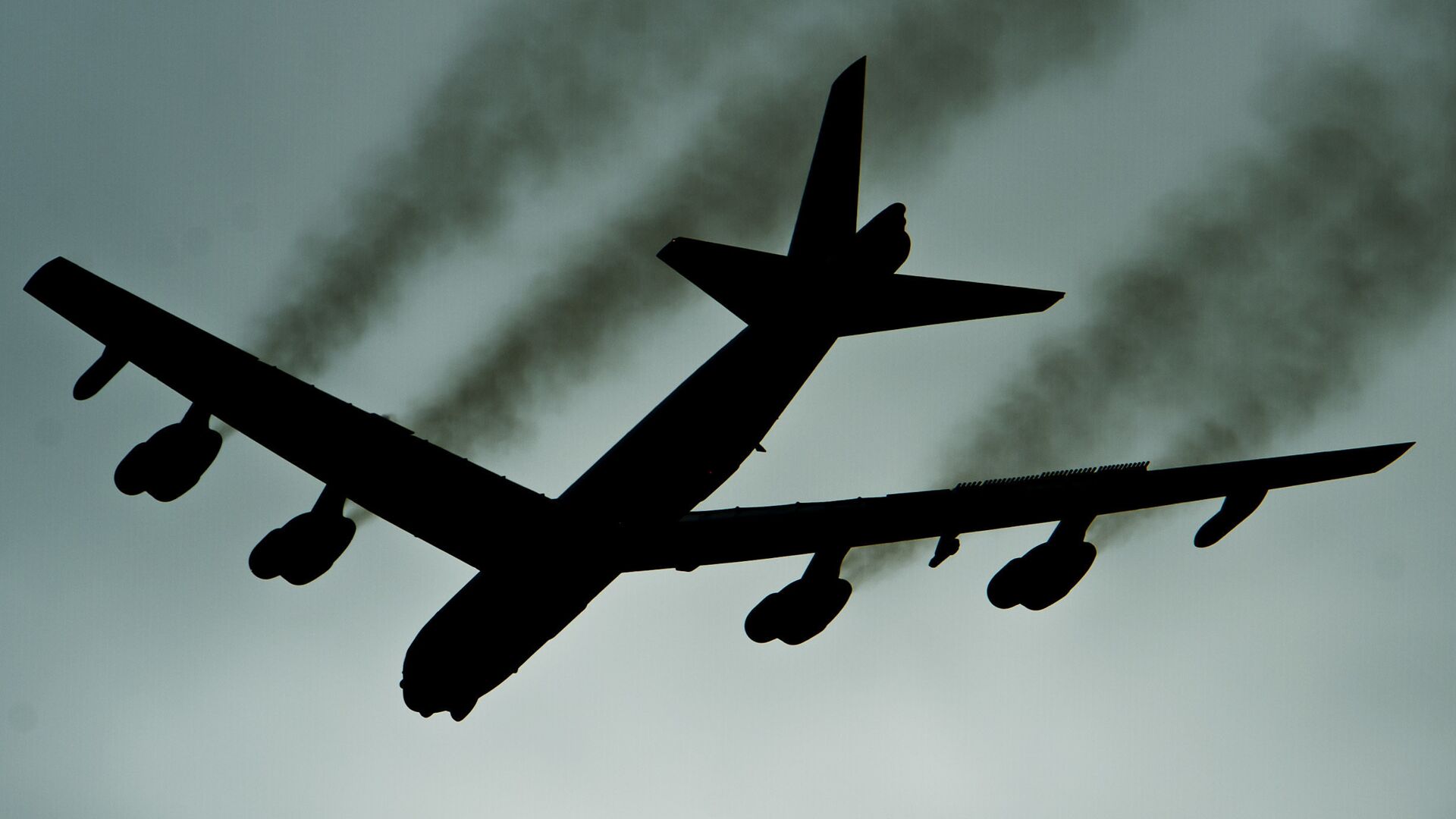 Американский стратегический бомбардировщик B-52H Stratofortress во время учений Global Thunder 17. 30 октября 2016 - РИА Новости, 1920, 13.10.2020