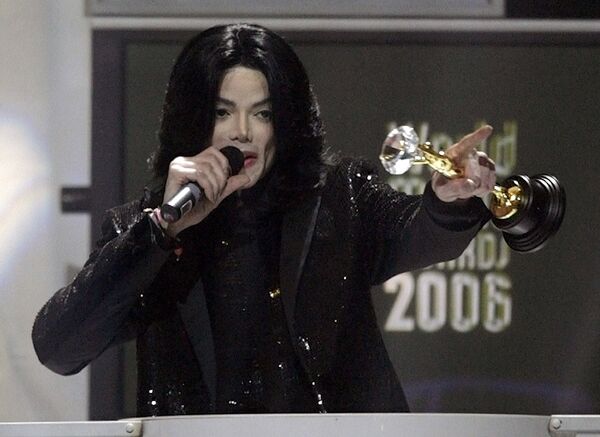 Королю поп-музыки Майклу Джексону исполняется 50 лет