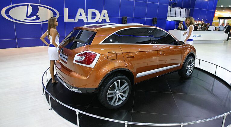 Кроссовер класса С Lada C-Cross представлен на главной экспозиции АвтоВАЗа