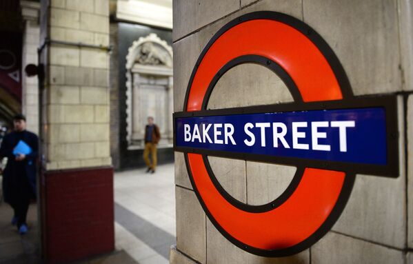 Пассажиры на станции Бейкер-стрит лондонского метро
