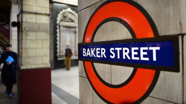 Пассажиры на станции Бейкер-стрит лондонского метро
