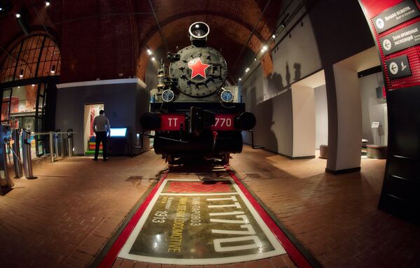 Танк-паровоз ТТ-1770, представленный в экспозиции Музея российских железных дорог, открывшегося в Санкт-Петербурге. 30 октября 2017