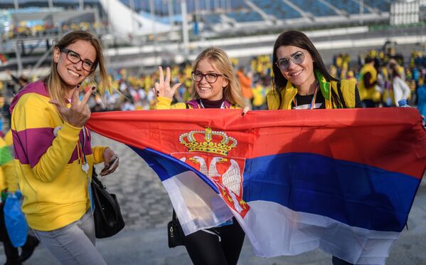 Участники XIX Всемирного фестиваля молодежи и студентов в Олимпийском парке в Сочи