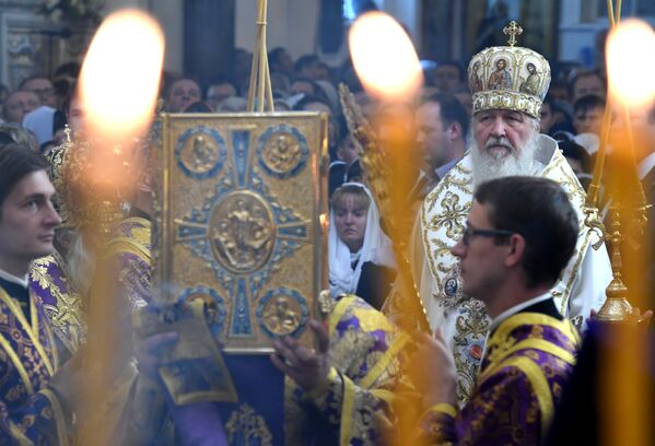 Патриарх Московский и Всея Руси Кирилл совершает чин освящения Успенского кафедрального собора в Ташкенте