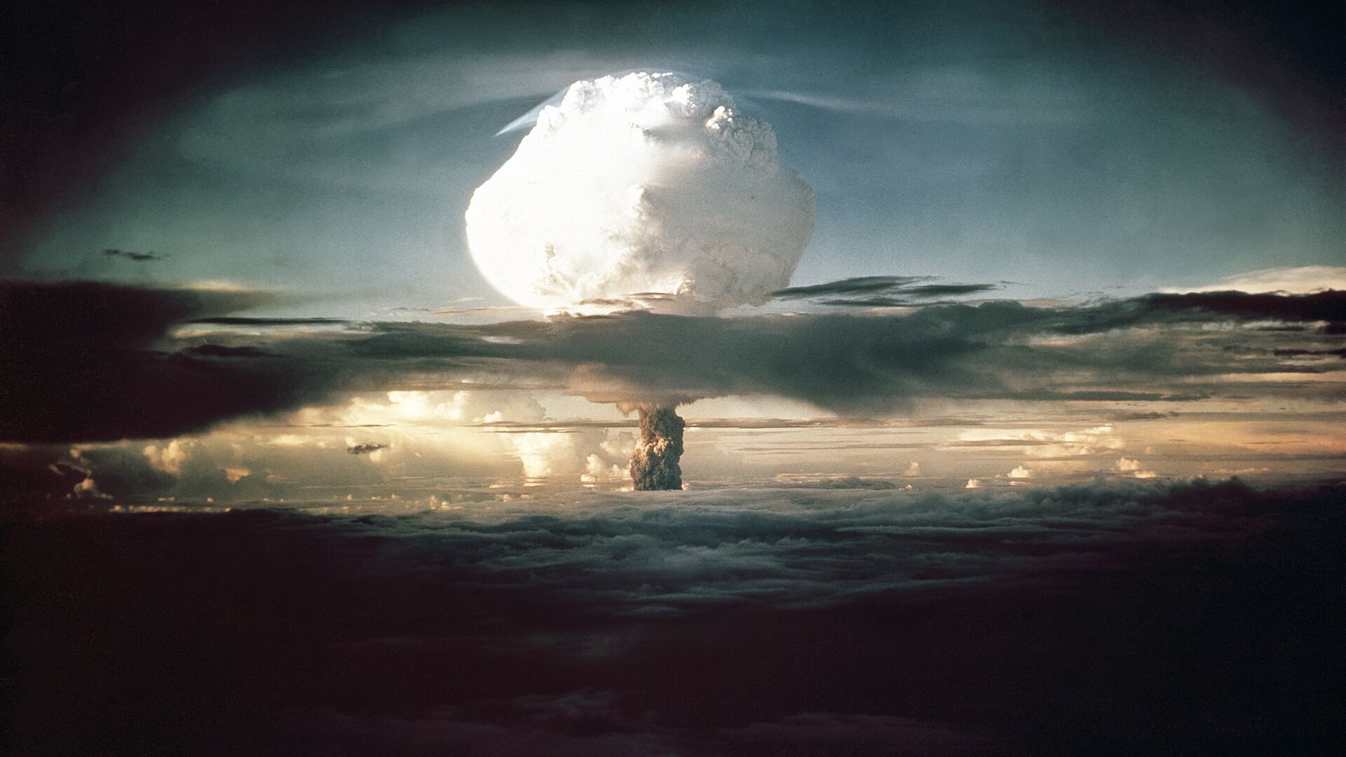 Испытание первой термоядерной бомбы США на атолле Эниветок. 1 ноября 1952 - РИА Новости, 1920, 01.11.2022
