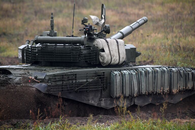 Танк Т-72Б3 на полигоне в Минской области во время совместных стратегических учений Белоруссии и России Запад-2017 Танк Т-72Б3 на полигоне в Минской области во время совместных стратегических учений Белоруссии и России Запад-2017
