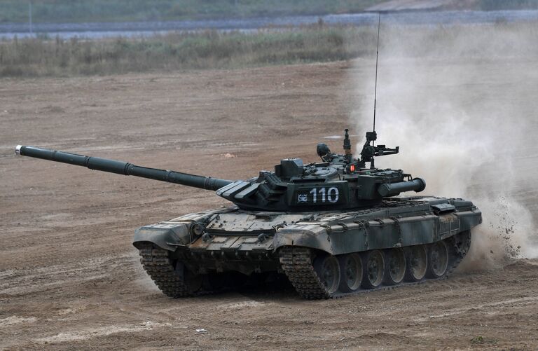 Танк Т-72Б3 на полигоне Алабино Танк Т-72Б3 на полигоне Алабино