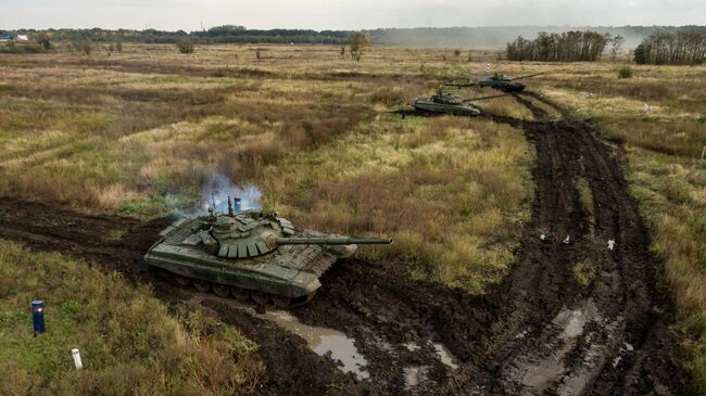 Танки Т-72Б3 во время полевых занятий танковых подразделений мотострелкового соединения Южного военного округа. Архивное фото