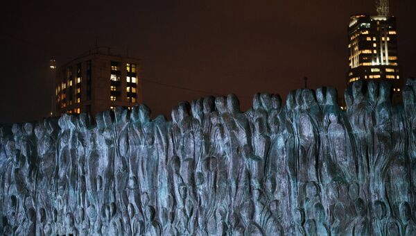 Мемориал Стена скорби на проспекте Академика Сахарова в Москве, посвященный жертвам политических репрессий. 30 октября 2017