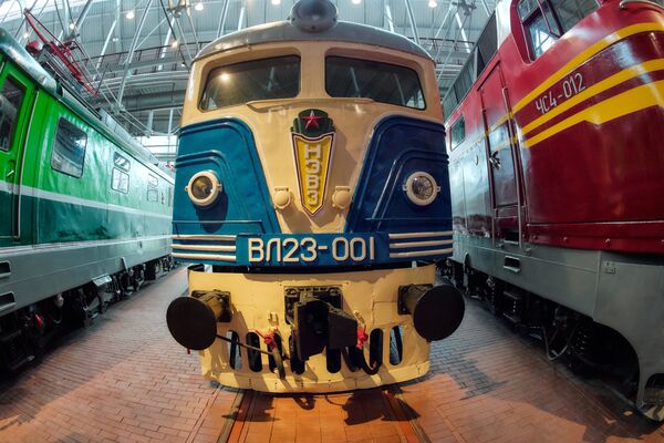 Советский электровоз постоянного тока ВЛ-23-001, представленный в экспозиции Музея российских железных дорог, открывшегося в Санкт-Петербурге
