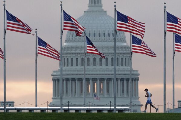 Вид на здание Капитолия в Вашингтоне 