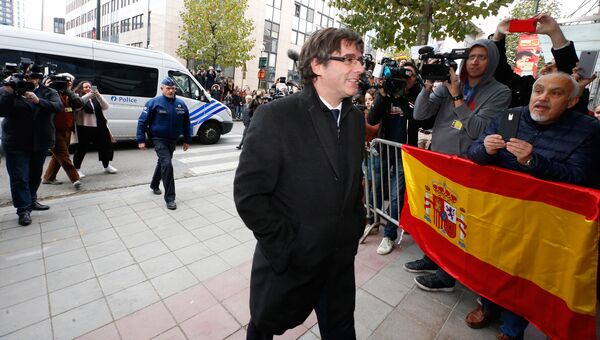 Бывший глава женералитета Каталонии Карлес Пучдемон перед пресс-конференцией в Брюсселе. 31 октября 2017