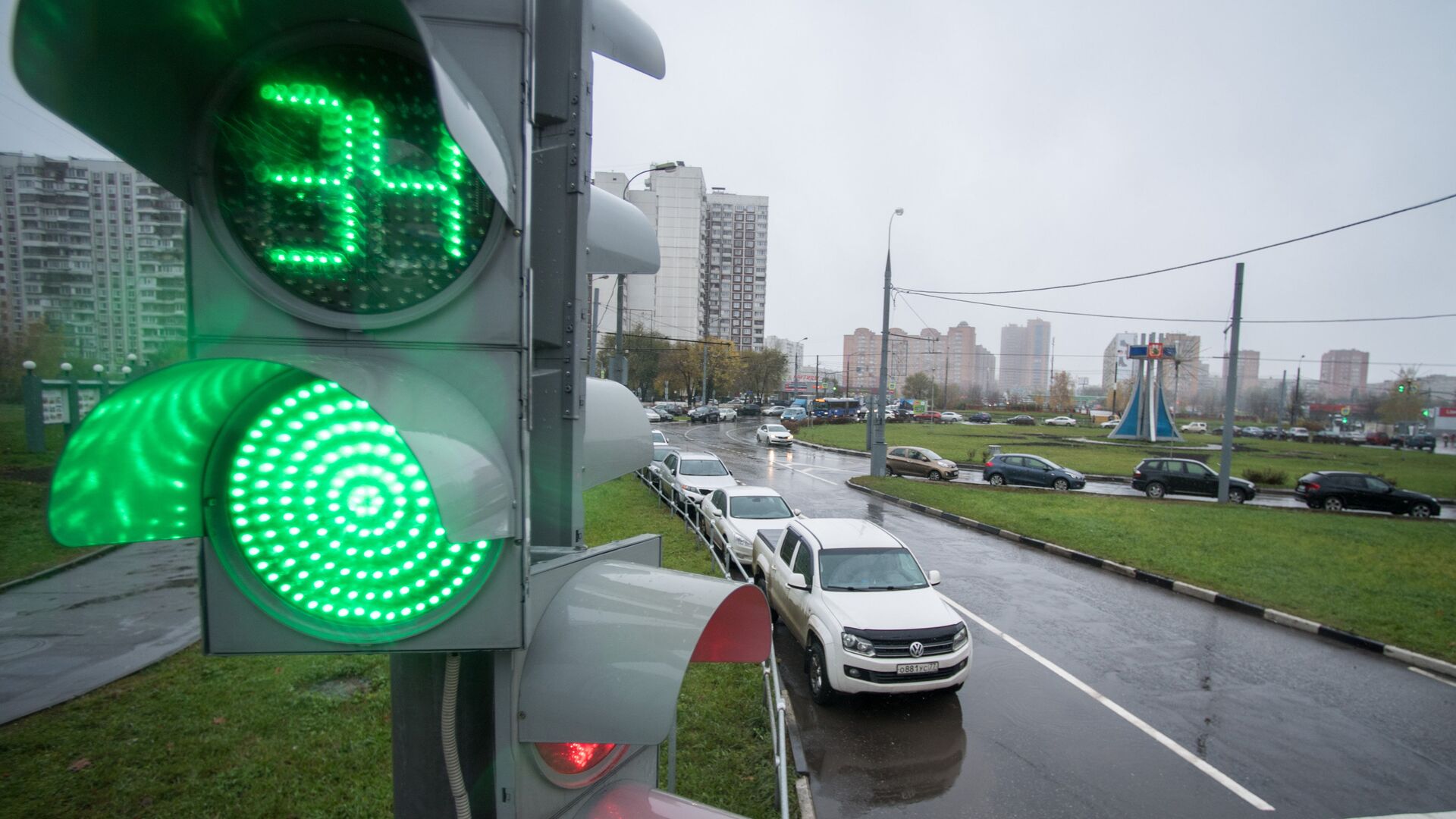 Круговое движение на пересечении Новокосинской и Городецкой улицы в Москве - РИА Новости, 1920, 08.08.2021