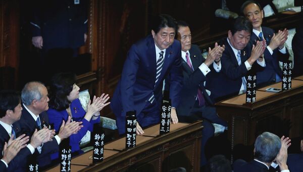 Синдзо Абэ по итогам голосования в нижней палате парламента переизбран на пост премьер-министра Японии. 1 ноября 2017