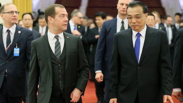Дмитрий Медведев и премьер Государственного совета КНР Ли Кэцян во время встречи в Пекине. 1 ноября 2017