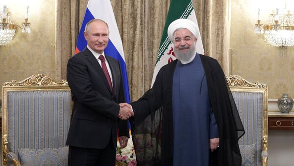 Президент РФ Владимир Путин и президент Ирана Хасан Рухани во время встречи в Тегеране. 1 ноября 2017